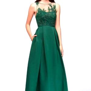 Gorgeous Emerald Green Oleg Cassini Gown Sz 12